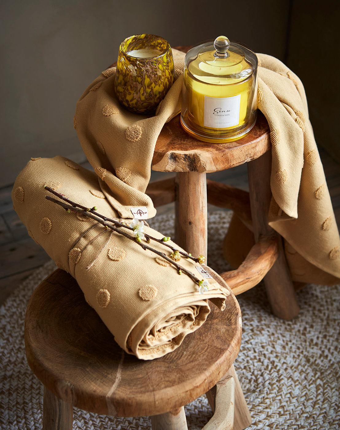 Vela Aromática SENSE Citrus & Basil, Amarilla con Campana
